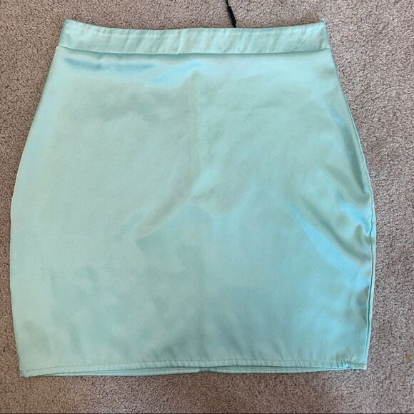 Pretty Little Thing Mint Green Satin High Waist Mini Skirt Sz 6 NWT - Picture 3 of 10